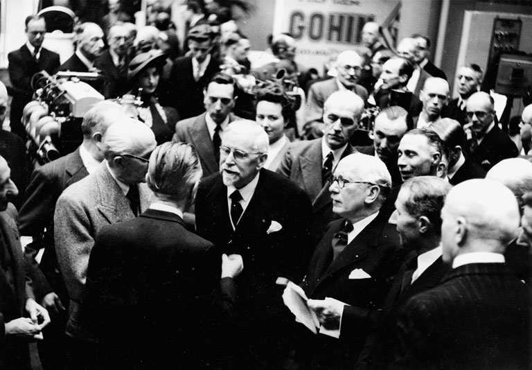 Jules Coest (in het midden), dd burgemeester van Brussel in 1942 (foto SOMA).