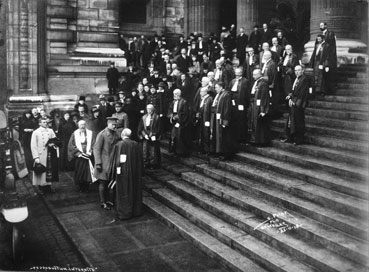 Official visit of King Albert I to the magisrates of the Cour de Cassation, at the palais de Justice in Brussels, 25 November 1918. (KB, Cabinet des Estampes / Prentenkabinet)