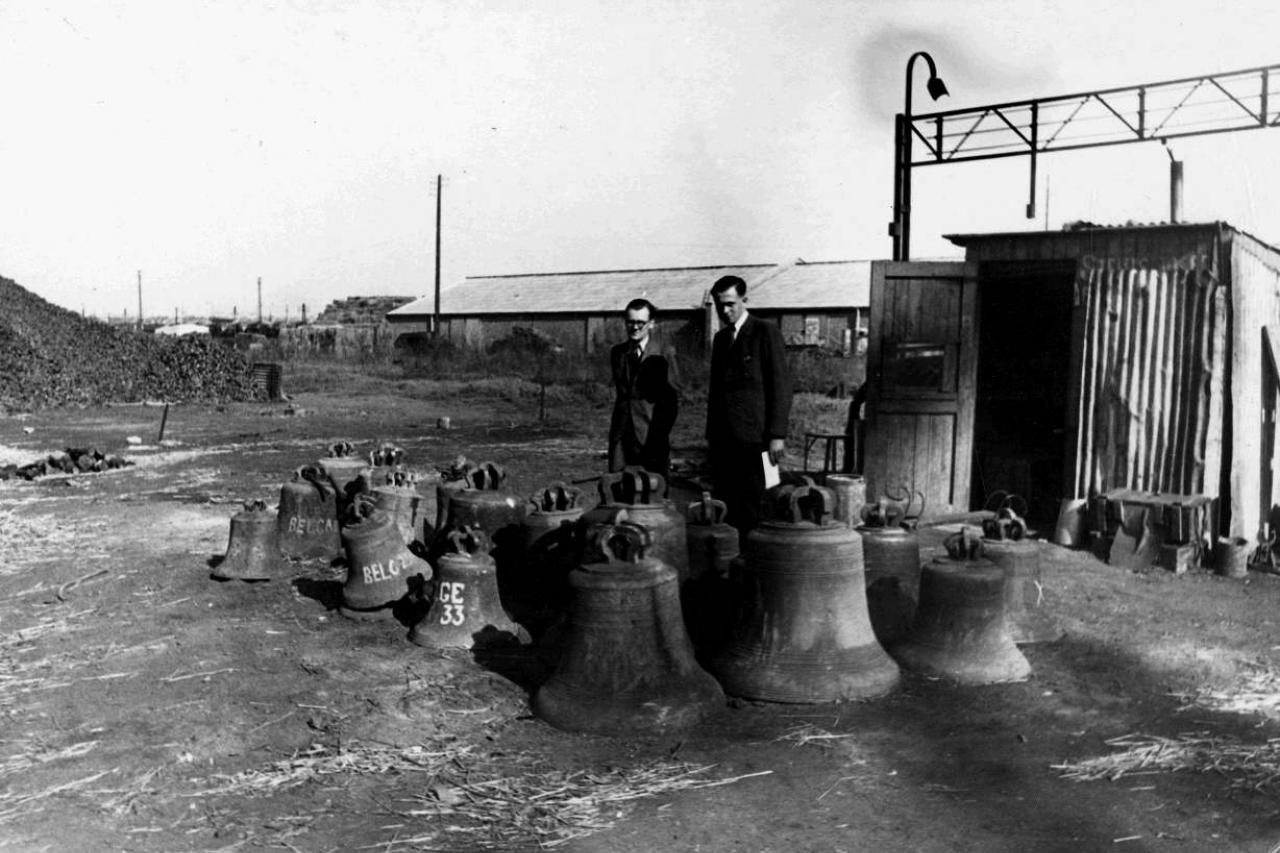Bell removal - Schaerbeek May 1944, photo no. 83411, copyright CegeSoma/State Archives