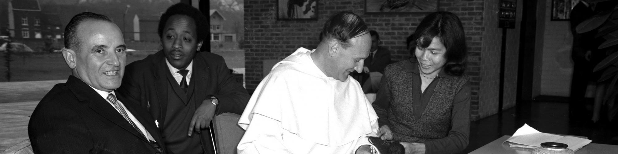 Foto van pater Dominique Pire, oprichter van de Vredesuniversiteit , foto nr. 94731, copyright CegeSoma/Rijksarchief Foto van pater Dominique Pire, oprichter van de Vredesuniversiteit , foto nr. 94731, copyright CegeSoma/Rijksarchief
