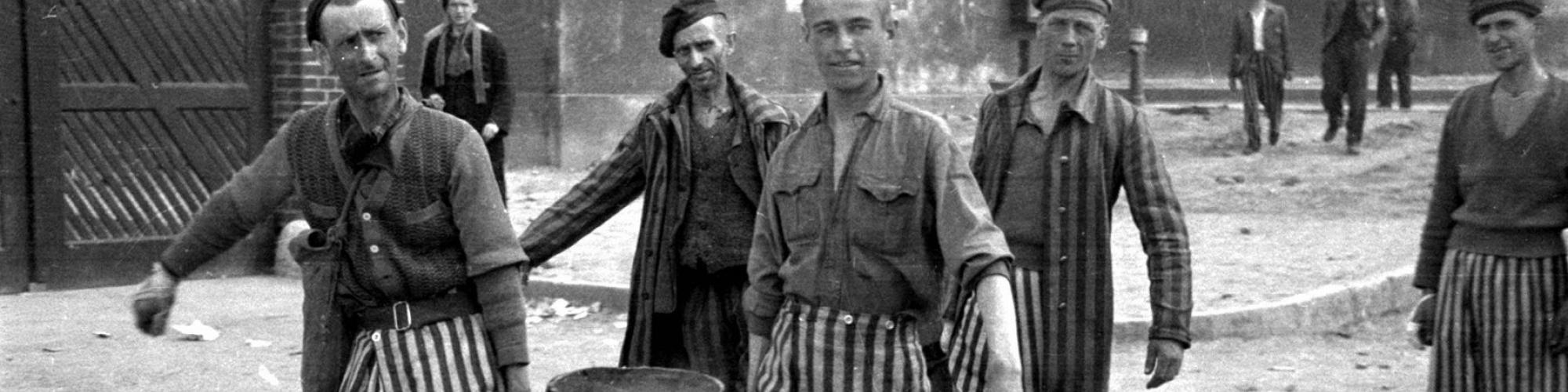 Foto Raphaël Algoet, Buchenwald april 1945 © CegeSoma/Rijksarchief Foto Raphaël Algoet, Buchenwald april 1945 © CegeSoma/Rijksarchief