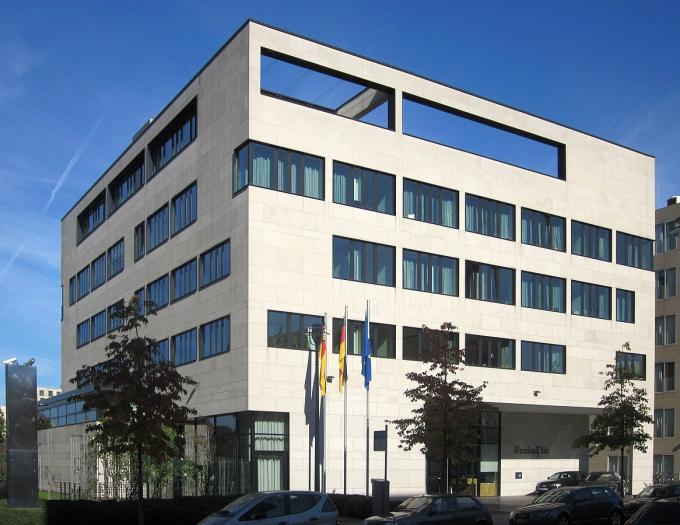Building of the representation of the state of Rhineland-Palatinate to the German Federal Government, In den Ministergärten 6, in Berlin-Mitte. The building was constructed from 1998 to 2000 to a design by the architects Heinle, Wischer & Partner from Stuttgart. 13 October 2010, author : Jörg Zägel Building of the representation of the state of Rhineland-Palatinate to the German Federal Government, In den Ministergärten 6, in Berlin-Mitte. The building was constructed from 1998 to 2000 to a design by the architects Heinle, Wischer & Partner from Stuttgart. 13 October 2010, author : Jörg Zägel